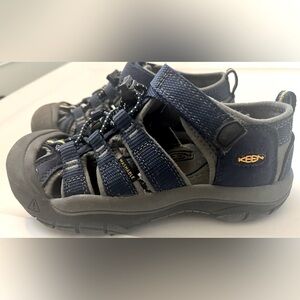 NWOT  Keen Sandals sz12